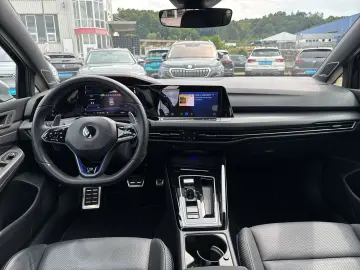 Golf VIII R MATRIX LEDER HARMAN DCC 19