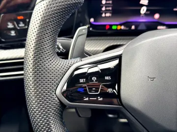 Golf R Performance PANO DCC AKRAPOVIC HARMAN KAM