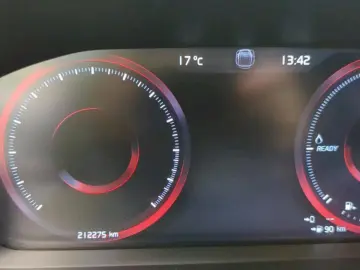 Volvo XC90 T8 Plug In Hybrid R Design