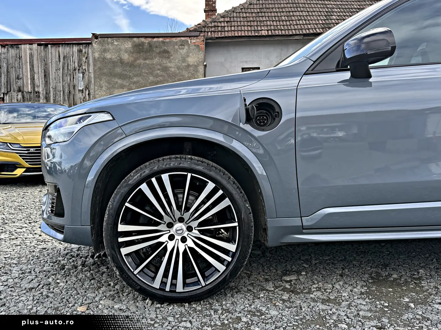 Volvo XC90 T8 Plug In Hybrid R Design