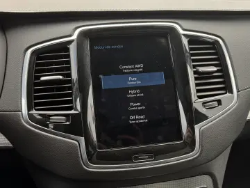 Volvo XC90 T8 Plug In Hybrid R Design