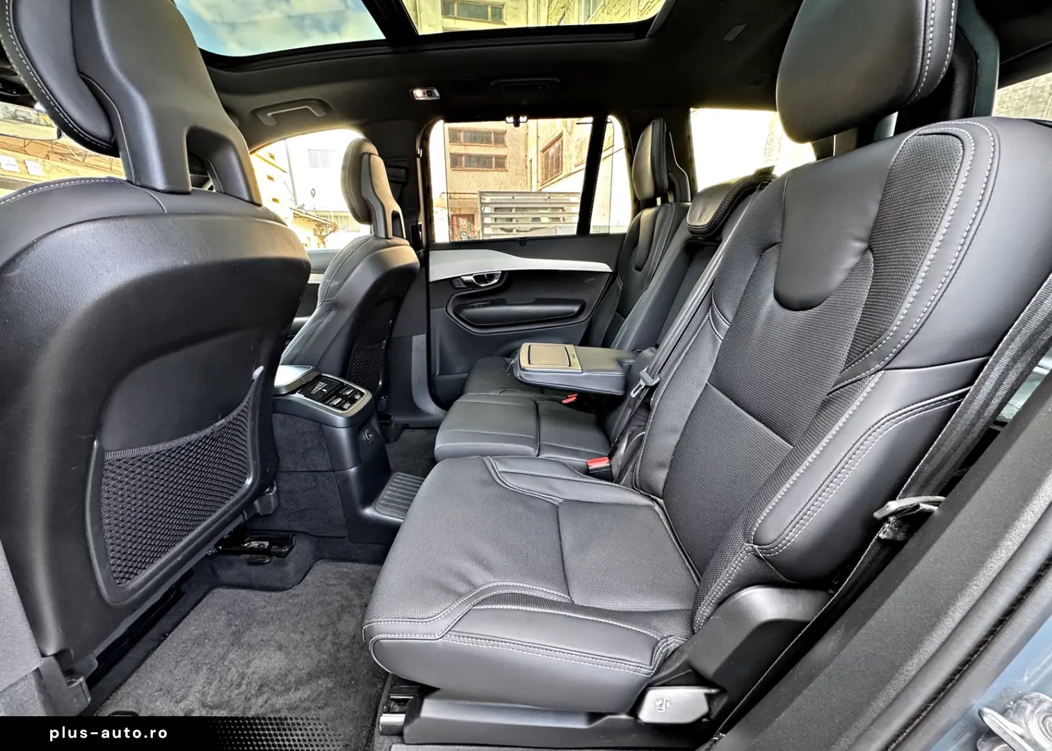 Volvo XC90 T8 Plug In Hybrid R Design