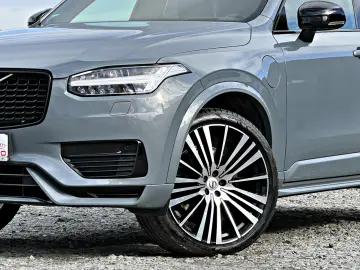 Volvo XC90 T8 Plug In Hybrid R Design