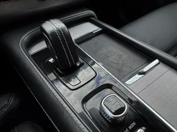 Volvo XC90 T8 Plug In Hybrid R Design