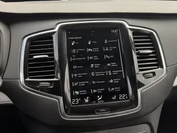 Volvo XC90 T8 Plug In Hybrid R Design