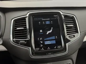 Volvo XC90 T8 Plug In Hybrid R Design