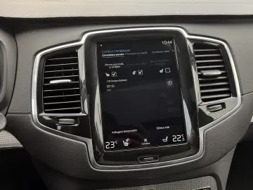 Volvo XC90 T8 Plug In Hybrid R Design