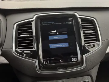 Volvo XC90 T8 Plug In Hybrid R Design