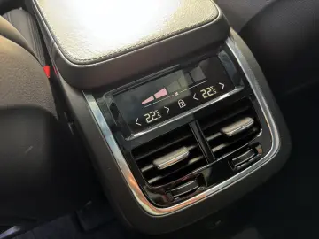 Volvo XC90 T8 Plug In Hybrid R Design