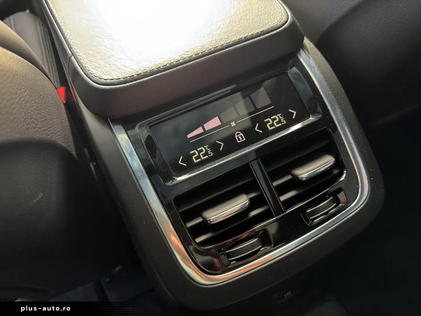 Volvo XC90 T8 Plug In Hybrid R Design
