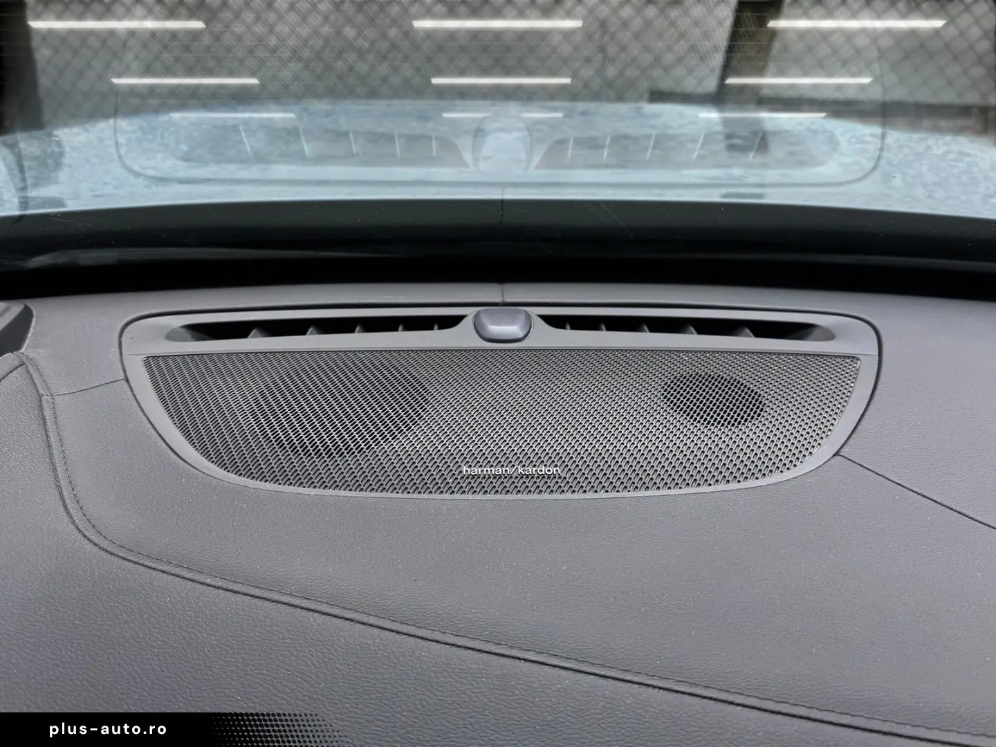 Volvo XC90 T8 Plug In Hybrid R Design