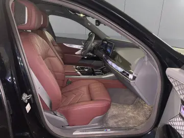 740 d xDrive M Sport Pro  Individual Theater TV