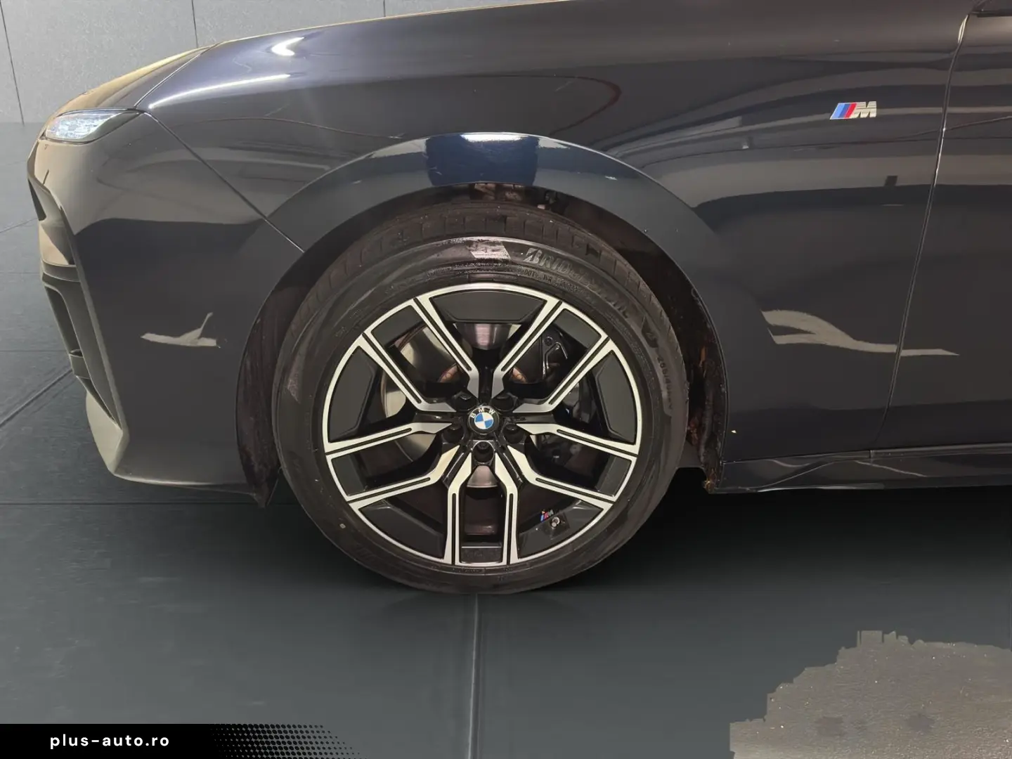 740 d xDrive M Sport Pro  Individual Theater TV