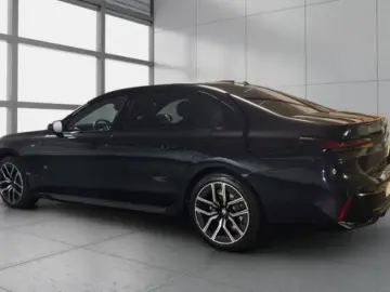 740 d xDrive M Sport Pro  Individual Theater TV