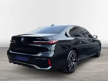 740 d xDrive M Sport TV SkyLounge Kristall