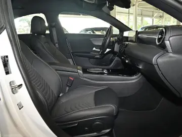 CLA 180 Coupé Progressive Advanced Distr. LED Na