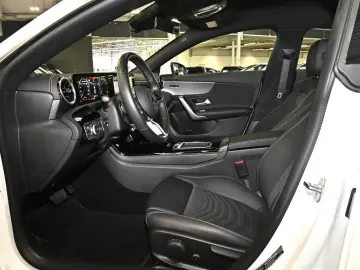 CLA 180 Coupé Progressive Advanced Distr. LED Na