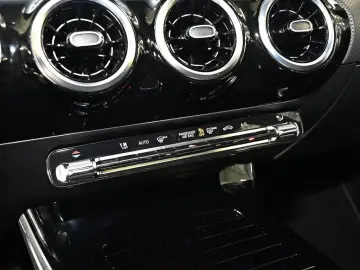 CLA 180 Coupé Progressive Advanced Distr. LED Na