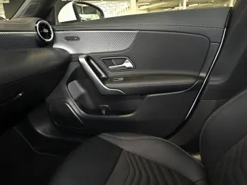 CLA 180 Coupé Progressive Advanced Distr. LED Na