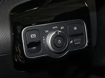 CLA 180 Coupé Progressive Advanced Distr. LED Na