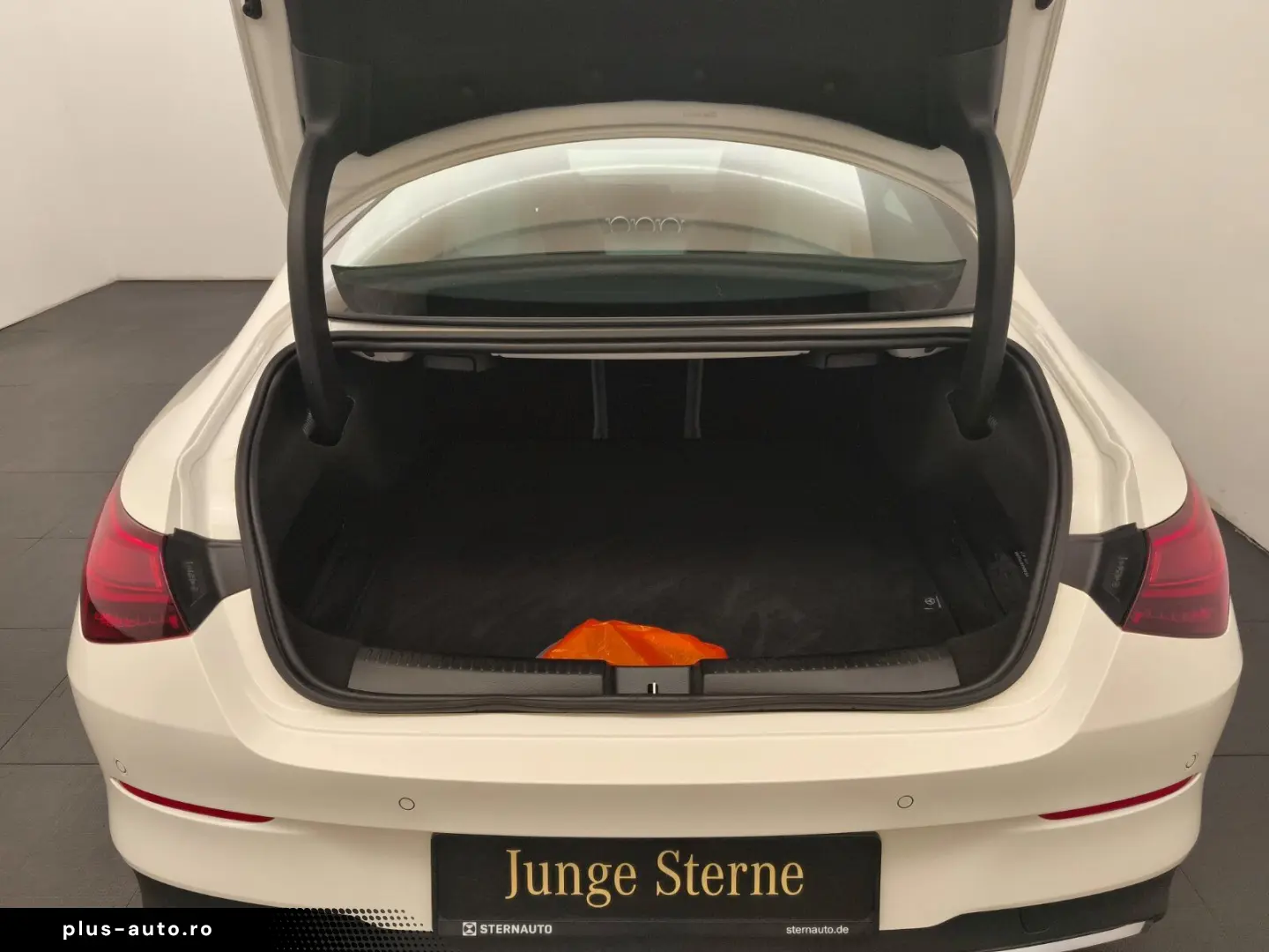 CLA 180 Coupé Progressive Advanced Distro Pano 3