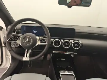 CLA 180 Coupé Progressive Advanced Distro Pano 3