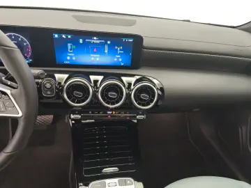 CLA 180 Coupé Progressive Advanced Distro Pano 3