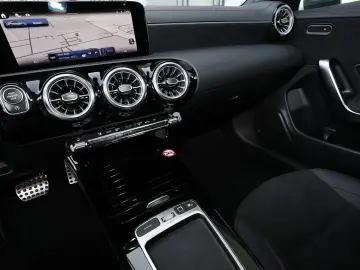 CLA 180 Coupé AMG KAMERA LED NAVI CARPLAY 18