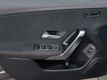 CLA 180 Coupé AMG KAMERA LED NAVI CARPLAY 18