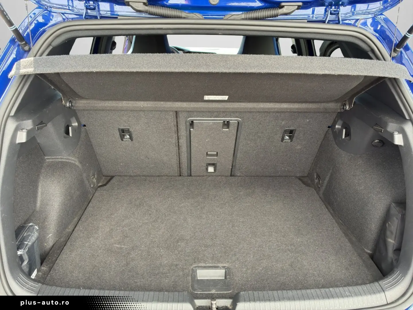 Golf VIII R 2.0 TSI 4Motion   Akrapovič Keyless