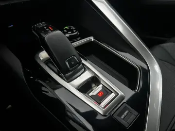 Peugeot 5008 Gen-Ii-2016