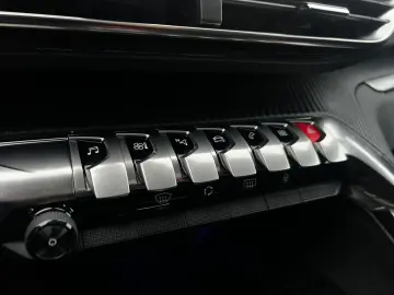 Peugeot 5008 Gen-Ii-2016