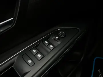 Peugeot 5008 Gen-Ii-2016