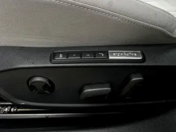 Volkswagen Golf Gen-Viii-2020