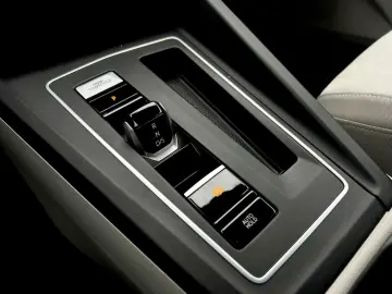 Volkswagen Golf Gen-Viii-2020