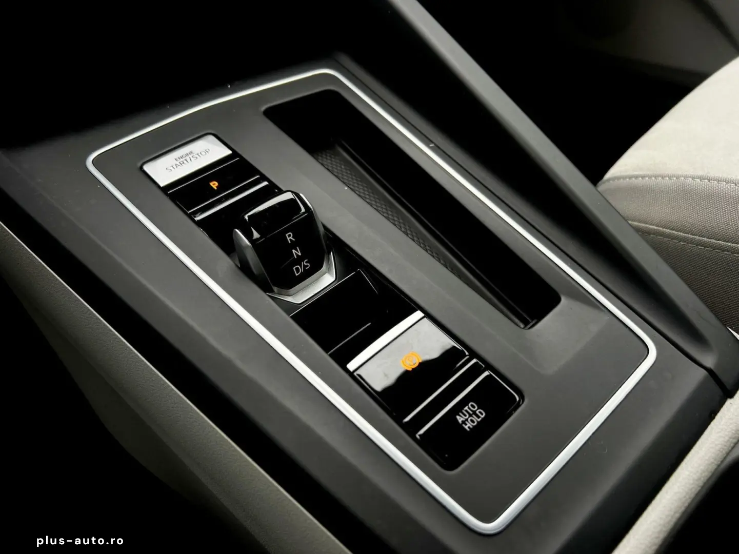 Volkswagen Golf Gen-Viii-2020