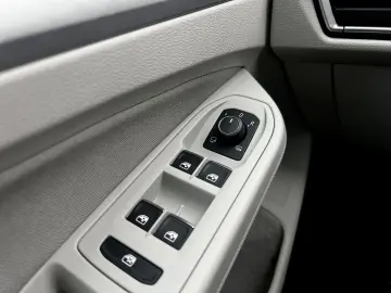 Volkswagen Golf Gen-Viii-2020