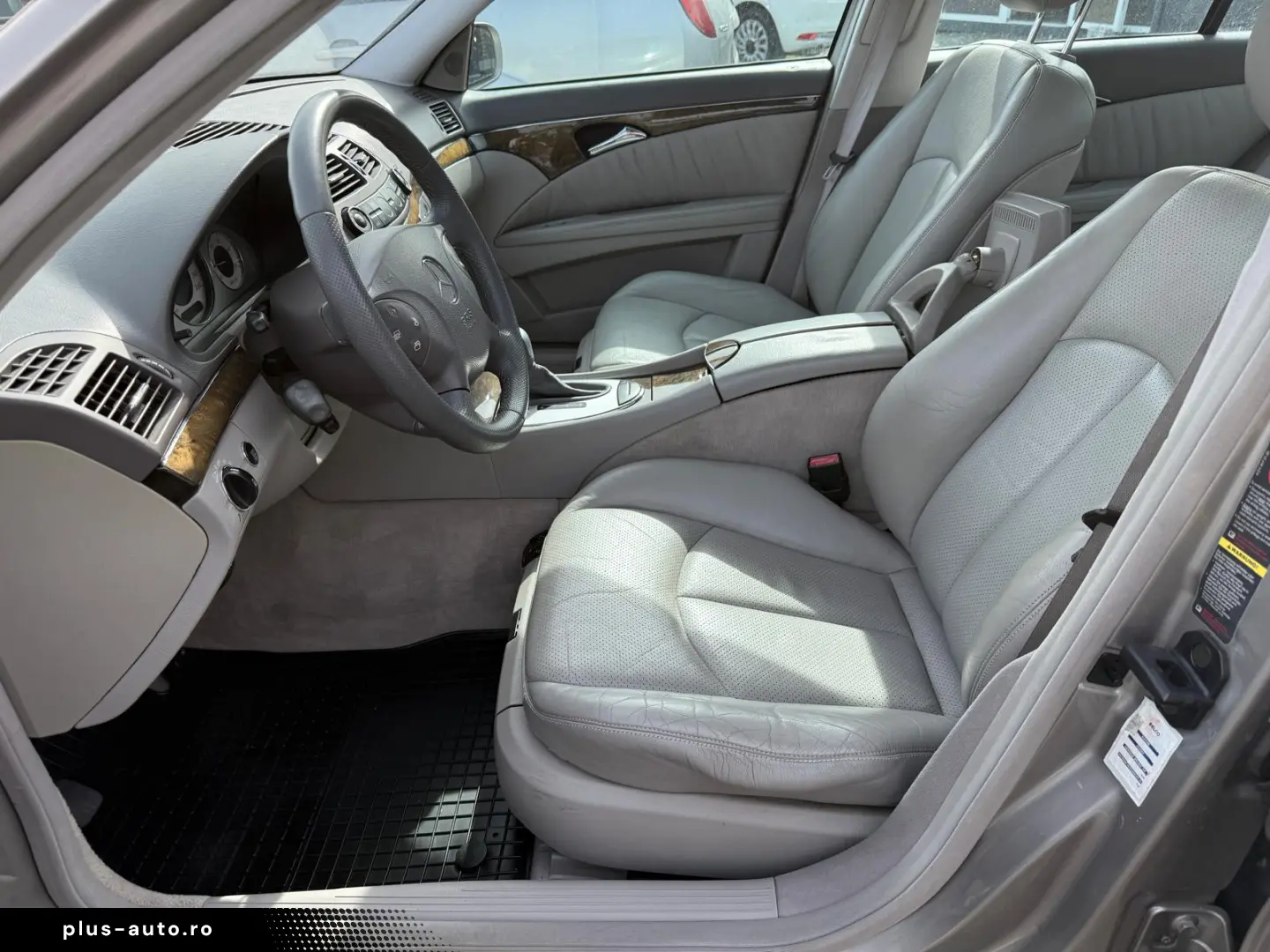 Mercedes-Benz E200 Avangarde