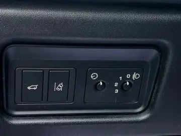 Land-Rover Discovery-Sport