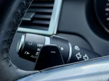 Land-Rover Discovery-Sport