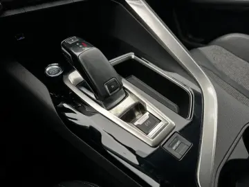 Peugeot 3008 Gen-Ii-2016