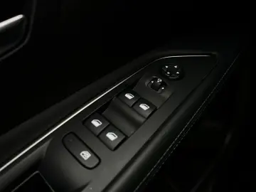 Peugeot 3008 Gen-Ii-2016