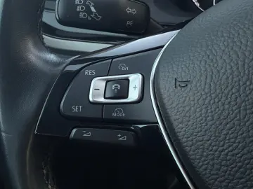 Volkswagen Polo Gen-Vi-2017