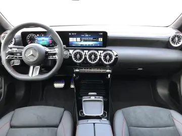 CLA 180 Coupe  MBUX AMG Wide Pano SpurW W-Paket