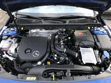 CLA 180 Coupe  MBUX AMG Wide Pano SpurW W-Paket