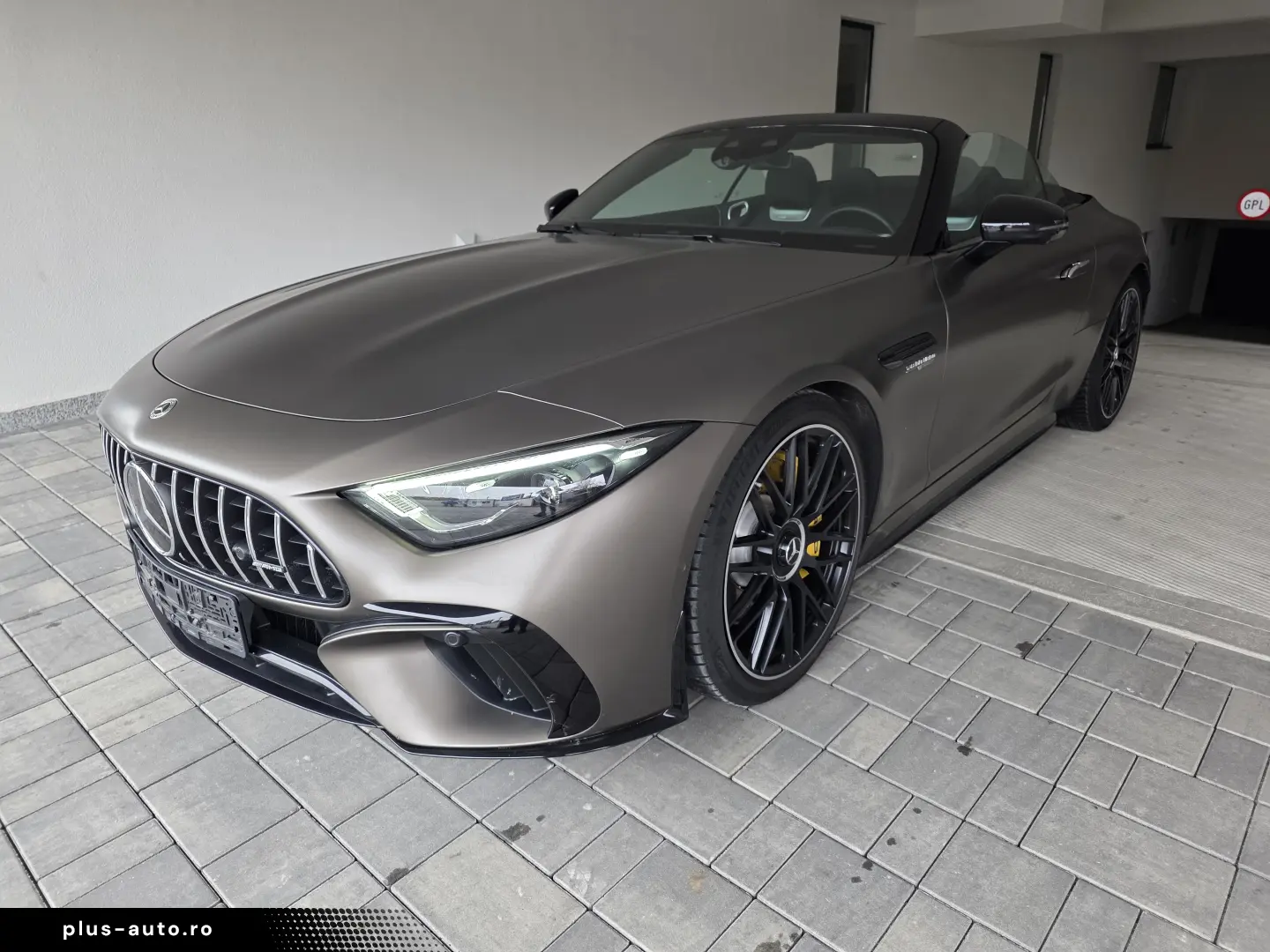 Mercedes Benz SL63 AMG