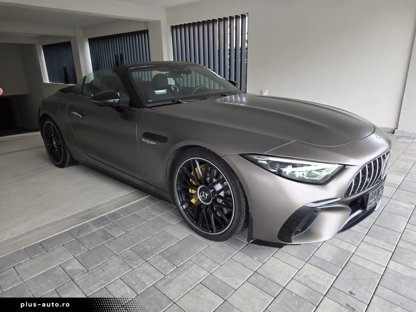 Mercedes Benz SL63 AMG