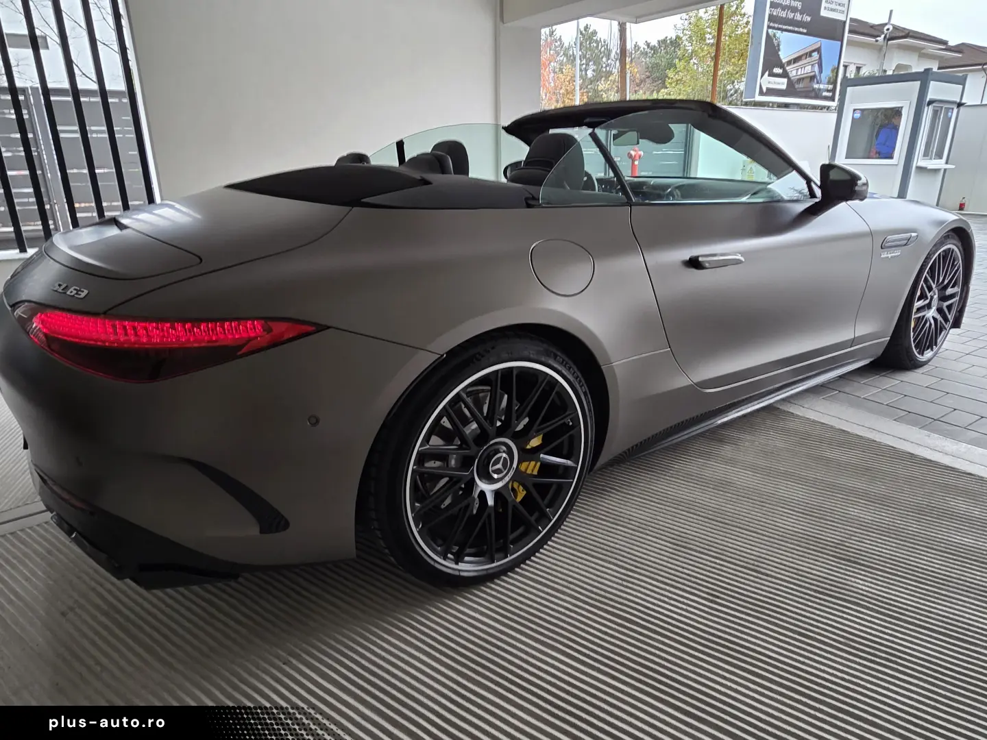 Mercedes Benz SL63 AMG