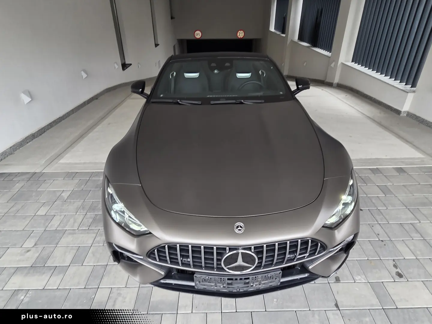 Mercedes Benz SL63 AMG