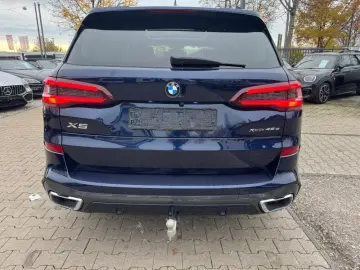X5 X Drive 45e M Sport 360 -Kamera B&W